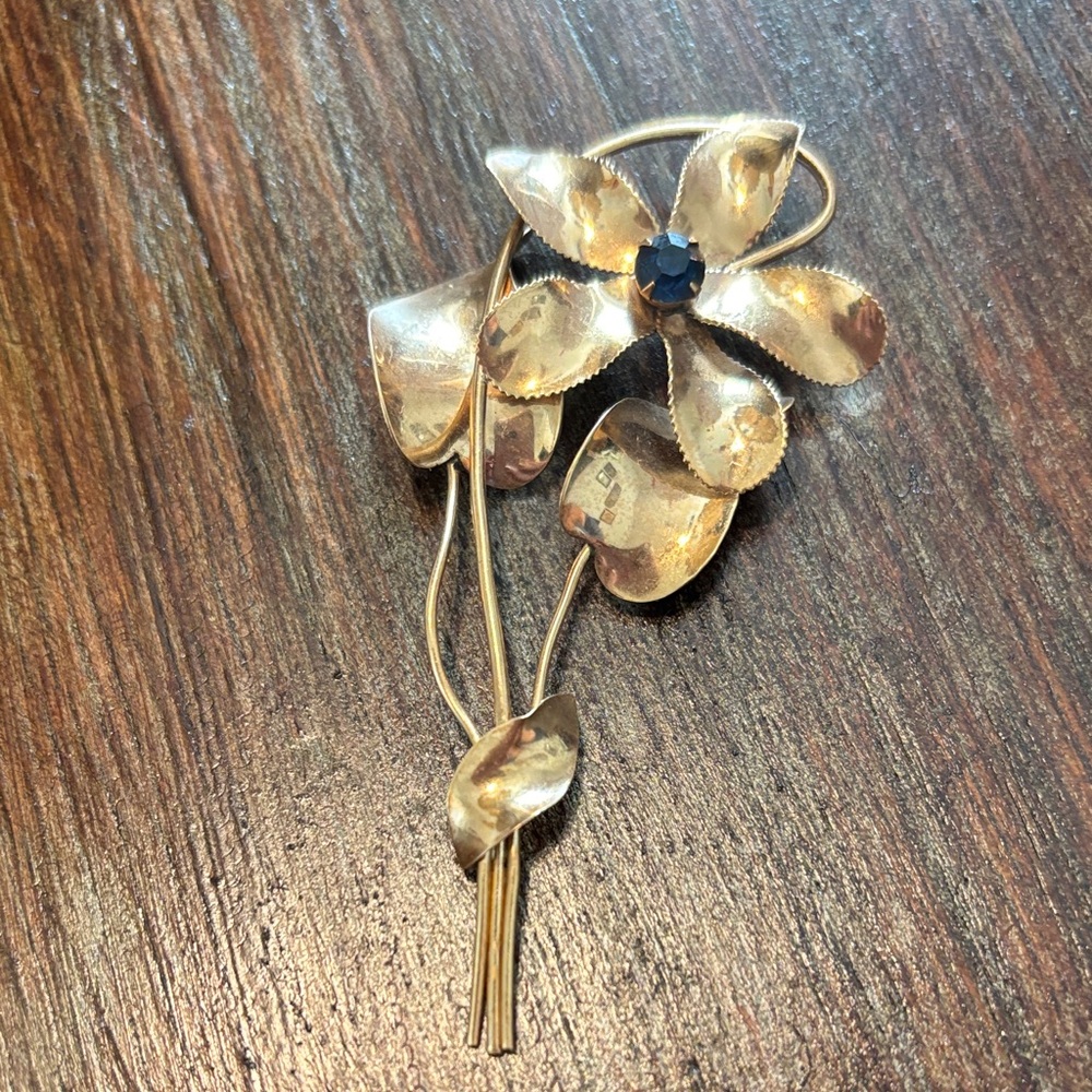 10k Gold Floral Brooch with Dark Blue Gem